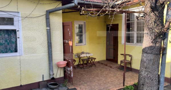 Casă tradițională de vanzare, 3 camere, 77 mp, cu teren d