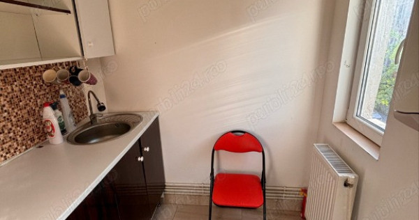 Garoniera de inchiriat in zona Tractorul