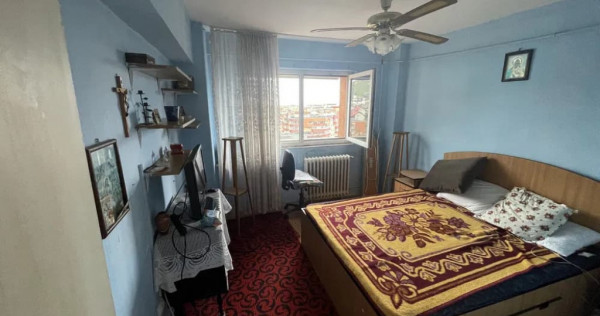 Apartament cu 3 camere, decomandat - zona Racadau..