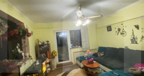 Apartament de vanzare, cu 5 camere, zona 300 Micalaca