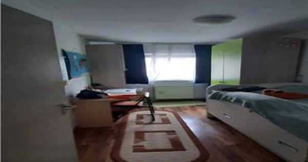 Apartament cu 4 camere, decomandat - zona Astra.