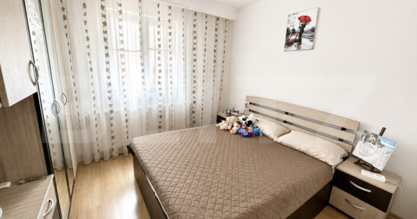 Apartament cu 2 camere, baie cu geam, etaj 3, zona Cetate
