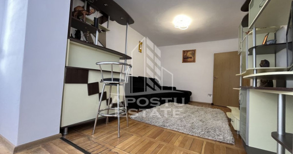 Apartament cu 3 camere, decomandat, etajul 1, zona Sagului