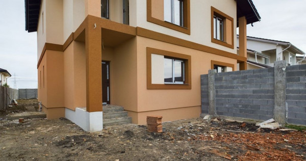 Duplex în Moșnița Nouă, în spate la Castel
