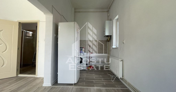 Apartament spatios patru camere Colegiul Banatean