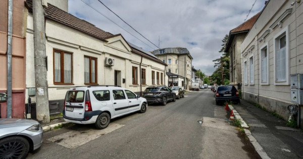 In Cartierul Evreiesc, casa 3 camere pivnita si mansarda