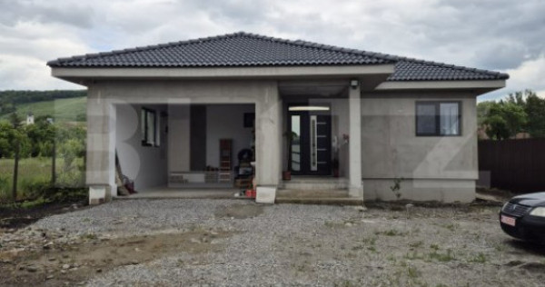 Casa noua cu 4 camere de vanzare in Ernei, 14 ari teren!