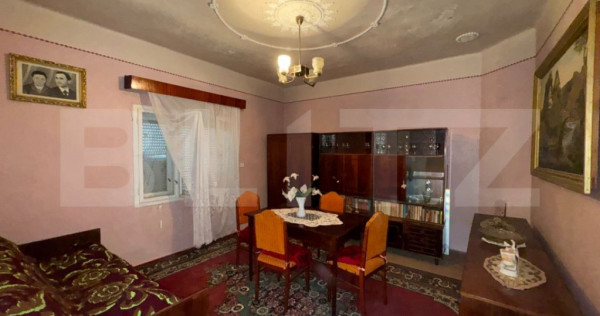 Casa de vanzare, cu 2 camere, 120 mp + teren de 1207 mp, zon