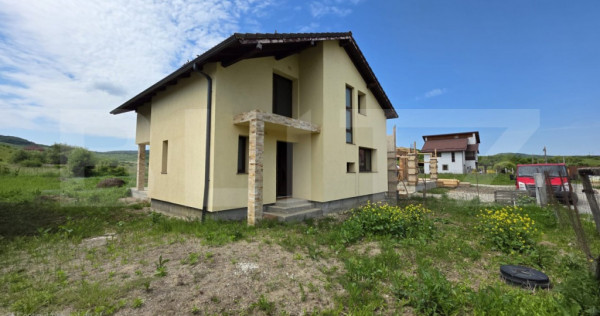 Casă spațioasă de vânzare, cu 4 camere, 150 mp, Bistrita