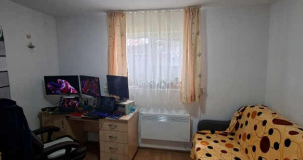 Casă–Hintesti, Arges, 5 km de Pitești, 2.000 mp teren, zonă liniștită