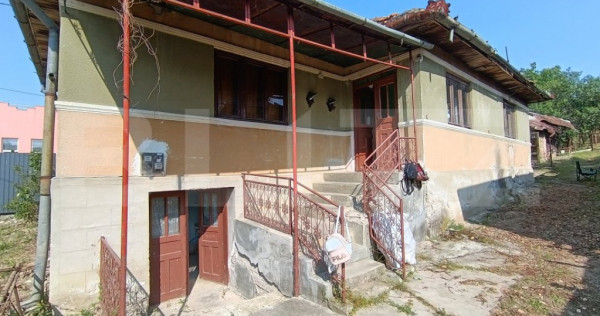 Casa cu 2 camere, 250 mp, zona sud-est