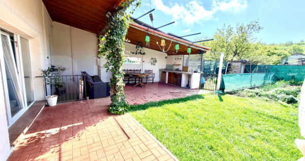 Casă cu 2 camere,panouri fotovoltaice,curte de 275 mp, lini