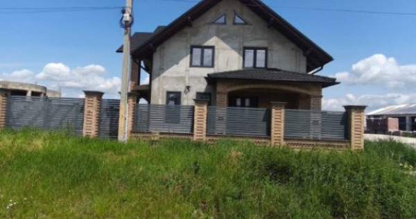 Casa individuala 4 camere, 200mp, Radauti