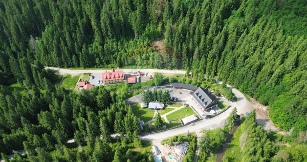 Ocazie! Pensiune 20 camere de vânzare în stațiunea Izv...