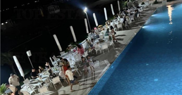 Apartament 2 camere, 50m de plaja , mobilat/utilat,lux, mode