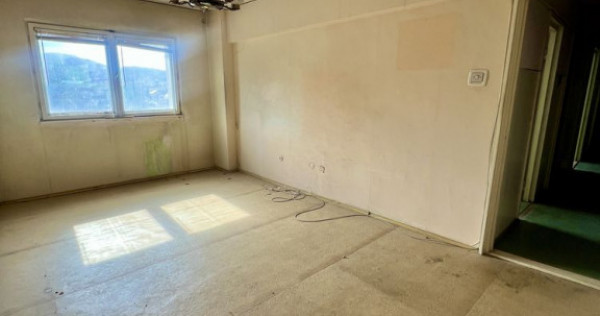 Apartament 3 camere decomandat zona Grivitei