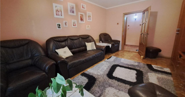 RECO Apartament cu trei camere decomandat