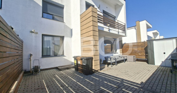 Casa de vanzare in Zavoi cu 3 camere 2 bai curte libera de 5