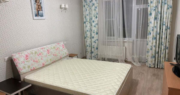 2 camere in zona Complexului Studentesc