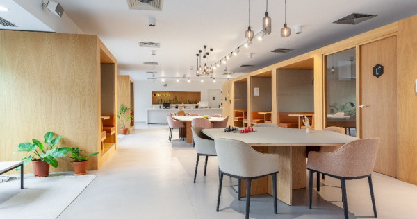 Rezervați un loc de muncă rezervat în colaborare, în Spaces Unirii