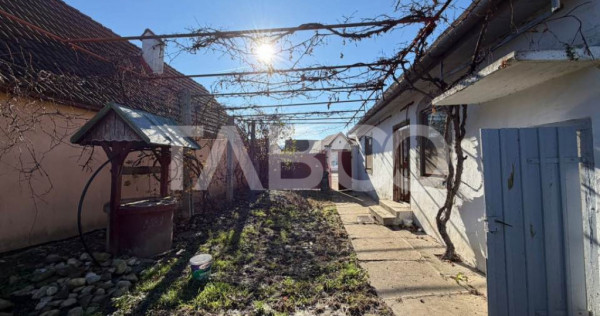 Casa individuala renovata de vanzare teren de 1397 mp Cristi