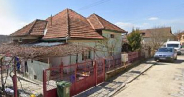 Cota de 1/2 din casa si teren- municipiul Hunedoara, jude...