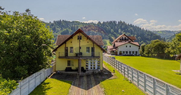 Casă / Vilă cu 10 camere de vânzare in Moieciu de Jos