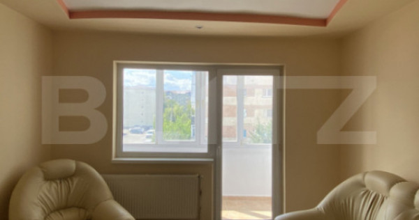 Apartament de 3 camere, 2 bai si balcon inchis, etaj interme