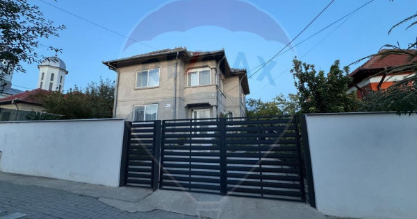 Casă / Vilă cu 7 camere de vânzare în zona Central