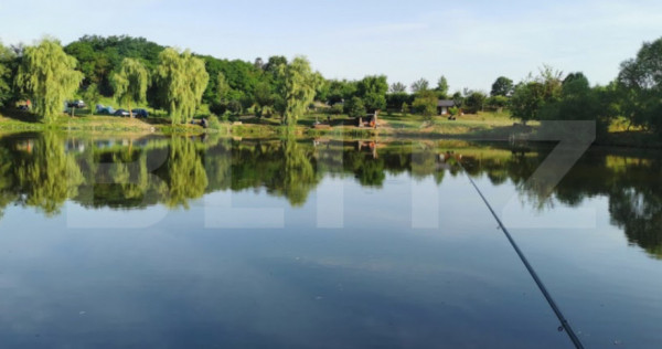 Lac de agrement cu teren 5000 mp, locație excelentă lâng?
