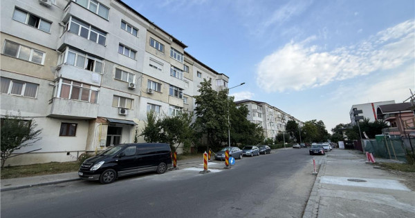 22 Decembrie - 2 camere decomandat