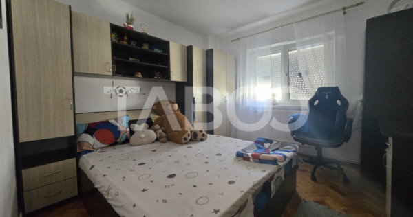 Apartament 3 camere decomandat 68mp cu balcon zona Siretului