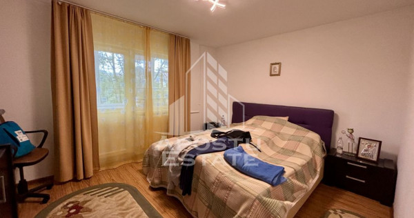 Apartament cu 4 camere, etaj intermediar, centrala, zona ...