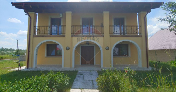 Casă / Vilă de lux cu 5 camere de vânzare în Vadu Mol...