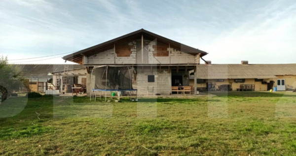 Proprietate cu casă la roșu și teren 5.500 mp – Zăice?