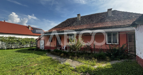 Casa saseasca de vanzare + bonus doua terenuri Seica Mare Si