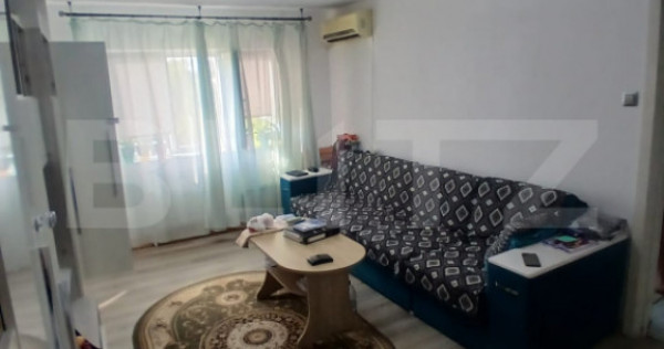 Aprtament de vanzare, cu 3 camere, zona Podul Ros