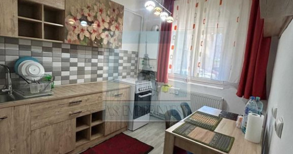 Apartament decomandat, cu 4 camere - str. Hărmanului
