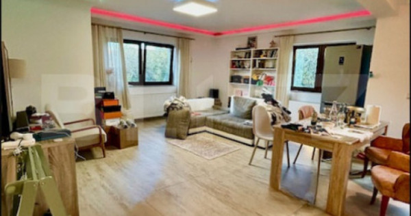 Apartament spatios cu 4 camere, finisat ,mobilat, cartier Eu