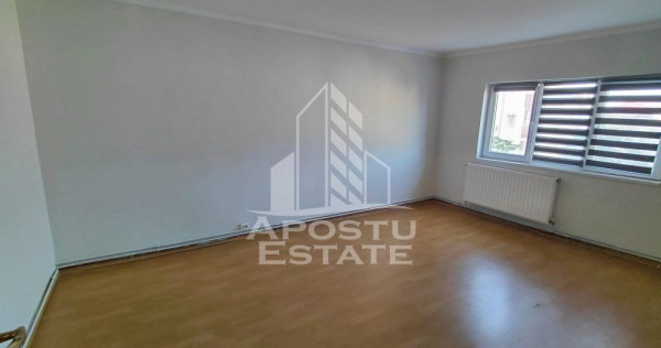 Apartament cu 2 camere, decomandat, centrala proprie,zona...