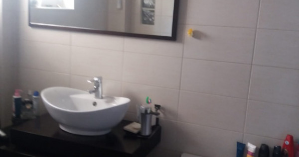 Persoană fizică ofer spre &icirc;nchiriere apartament 3 camere Turnisor