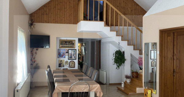 Vilă spațioasă cu 5 dormitoare și curte de 730 mp