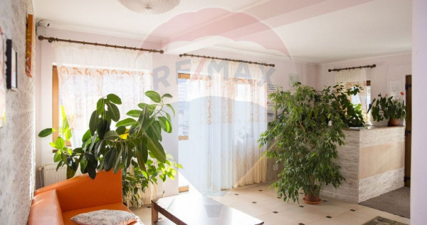 Hotel / Pensiune 3 stele cu 18 camere de vânzare -Busteni