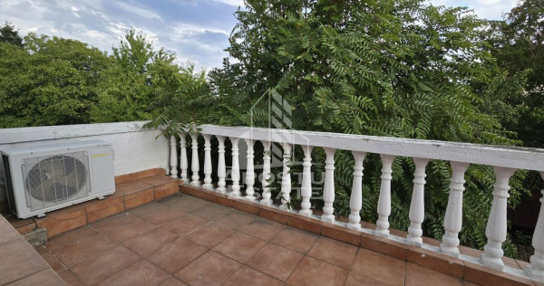 Duplex cu 5 camere si 3 bai, centrala proprie, zona Lipovei