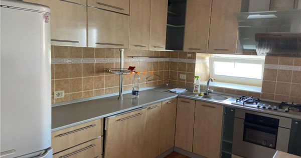 Apartament 4 camere transformat in 3 camere , zona ultracent