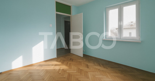 Strand - 3 camere cu balcon si pivnita - la etajul 4