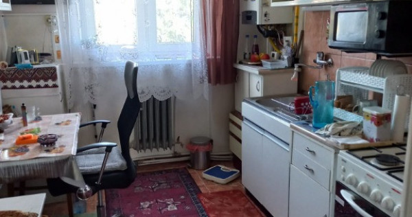 P.Dulfu, 3 camere, decom., etaj 3