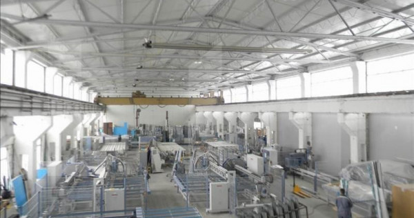 Spatiu cu 850 mp utili si 2500 mp teren! Pod rulant cu o cap