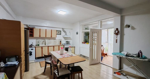 Casa 5 camere - langa metrou Brancoveanu - curte, central...