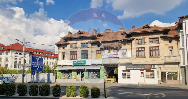 Casă / Vilă cu 10 camere de vânzare în zona 1 Mai